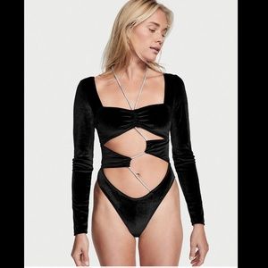 Victoria’s Secret Soiree Long-Sleeve Velvet Teddy Bodysuit Xs